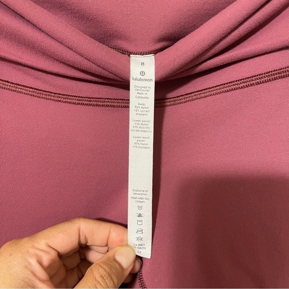 Lululemon Wunder Under Crop II (Special Edition) *Scallop 24"-Misty Merlot EUC - Picture 4 of 10